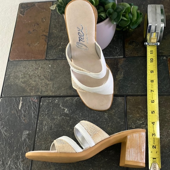 Onex Shoes - Onex‎ Women's White and Tan Sandals size 8 like new